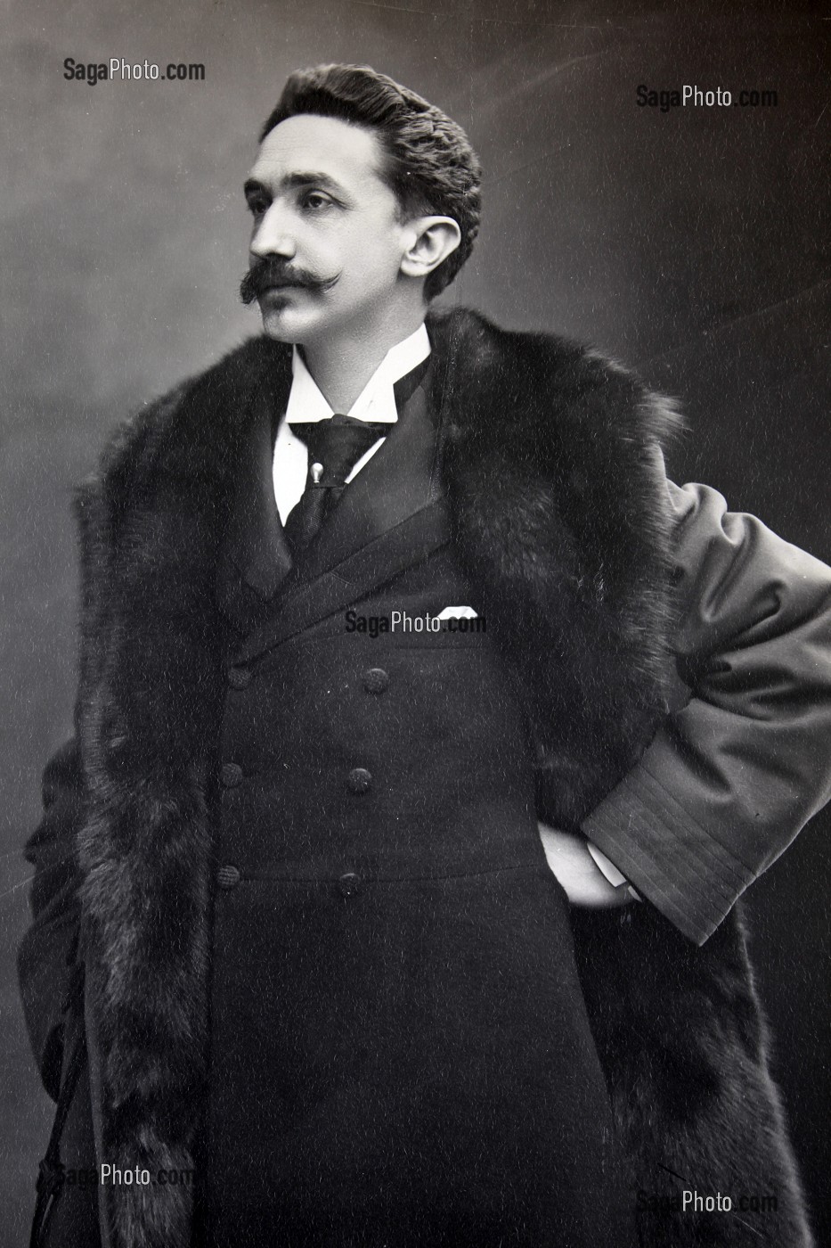 COMTE ROBERT DE MONTESQUIOU (CHARLUS), REPRODUCTION DU PHOTOGRAPHE PAUL NADAR, MAISON DE TANTE LEONIE, VILLAGE IDEAL DE L'ENFANCE DE L'ECRIVAIN MARCEL PROUST DANS SON ROMAN - A LA RECHERCHE DU TEMPS PERDU -, ILLIERS-COMBRAY, EURE-ET-LOIR (28), FRANCE 