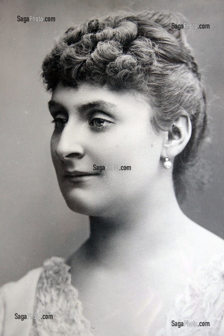 COMTESSE ADHEAUME DE CHEVIGNE (DUCHESSE DE GUERMANTES), REPRODUCTION DU PHOTOGRAPHE PAUL NADAR, MAISON DE TANTE LEONIE, ILLIERS-COMBRAY, EURE-ET-LOIR (28), FRANCE 