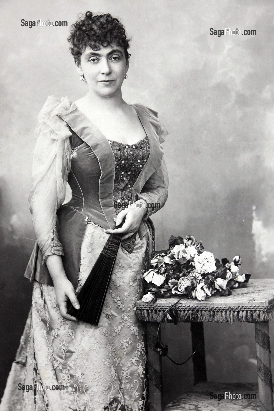 MADELEINE LEMAIRE (MADAME VERDURIN), REPRODUCTION DU PHOTOGRAPHE PAUL NADAR, MAISON DE TANTE LEONIE, VILLAGE IDEAL DE L'ENFANCE DE L'ECRIVAIN MARCEL PROUST DANS SON ROMAN - A LA RECHERCHE DU TEMPS PERDU -, ILLIERS-COMBRAY, EURE-ET-LOIR (28), FRANCE 