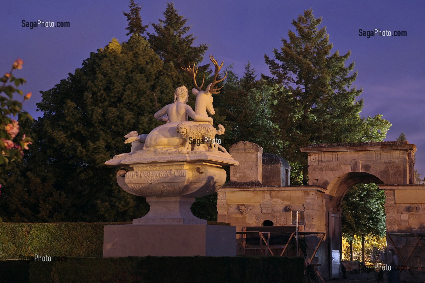 STATUE DE DIANE CHASSERESSE DANS LE JARDIN DU CHATEAU D'ANET, EURE-ET-LOIR (28), FRANCE 