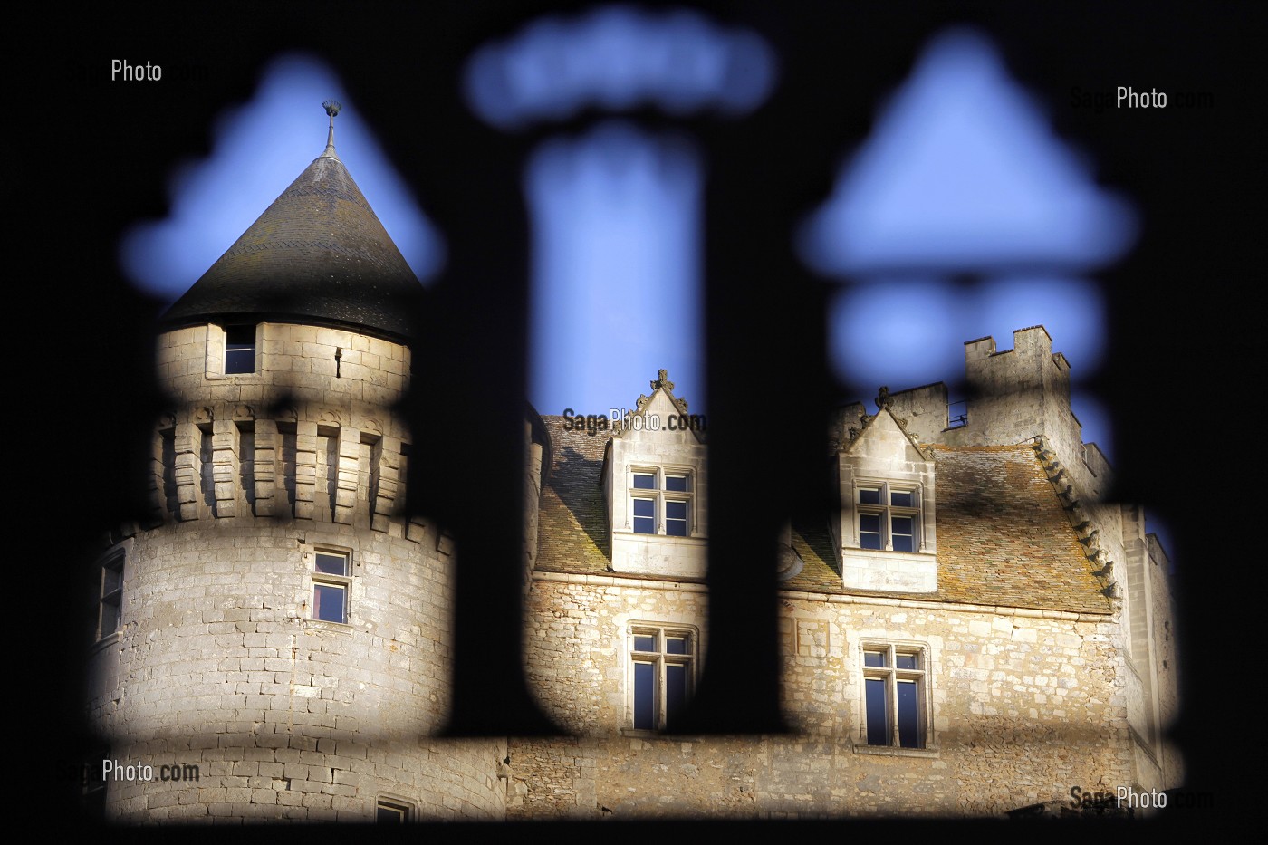 TOUR D'ENCEINTE ET FACADE DU CHATEAU DE NOGENT-LE-ROTROU, EURE-ET-LOIR (28), FRANCE 