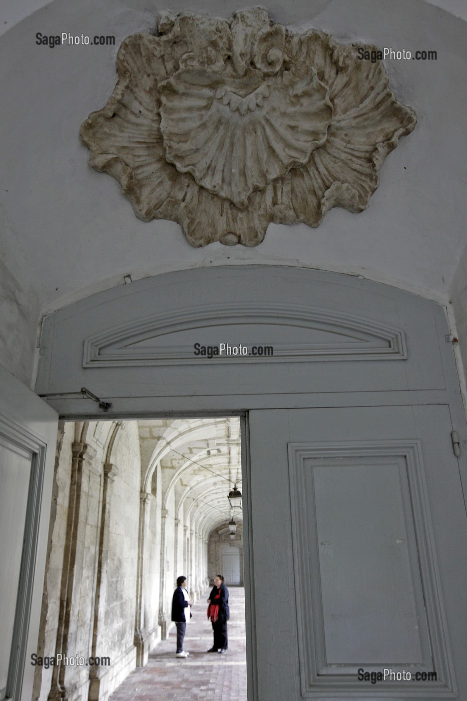 LA COQUILLE, MOTIF DU PELERINAGE DE SAINT-JACQUES DE COMPOSTELLE, CENTRE HOSPITALIER HENRI EY, BONNEVAL, EURE-ET-LOIR (28), FRANCE 