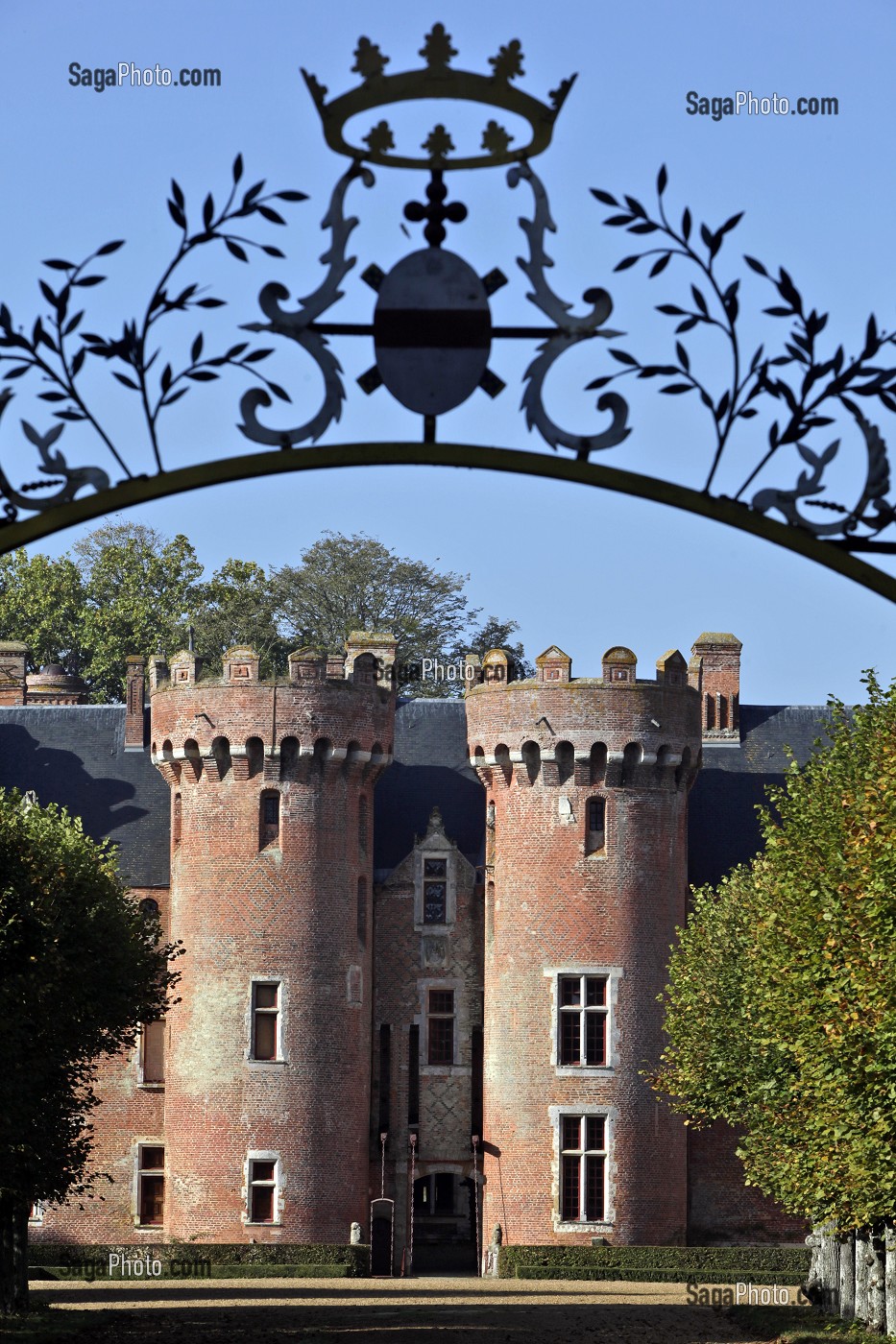 GRILLE AUX ARMOIRIES DE SULLY, CHATEAU DE VILLEBON, DERNIERE DEMEURE DU DUC DE SULLY MORT EN 1641, VILLEBON, EURE-ET-LOIR (28), FRANCE 