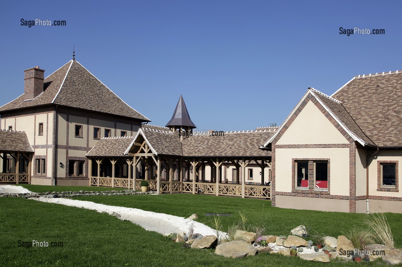 CLUB HOUSE, GOLF PARC ARBORETUM DE NANTILLY, CREATION DE ROBERT HERSANT, LA CHAUSSEE D'IVRY, EURE-ET-LOIR (28), FRANCE 