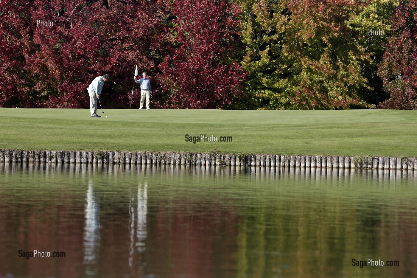 JOUEURS SUR LE PARCOURS, GOLF PARC ARBORETUM DE NANTILLY, CREATION DE ROBERT HERSANT, LA CHAUSSEE D'IVRY, EURE-ET-LOIR (28), FRANCE 