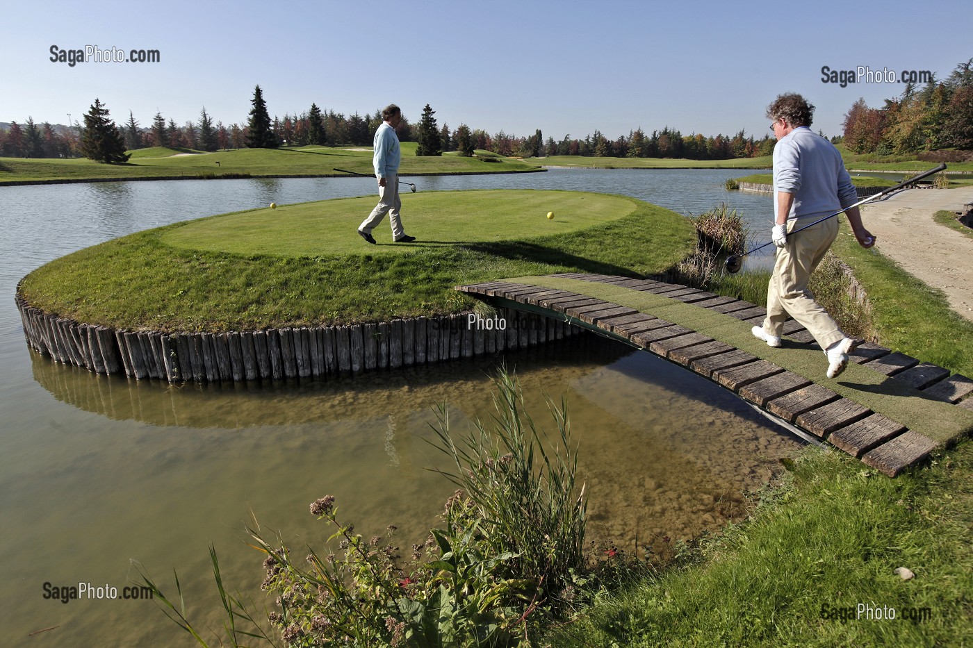 JOUEURS SUR LE PARCOURS, GOLF PARC ARBORETUM DE NANTILLY, CREATION DE ROBERT HERSANT, LA CHAUSSEE D'IVRY, EURE-ET-LOIR (28), FRANCE 