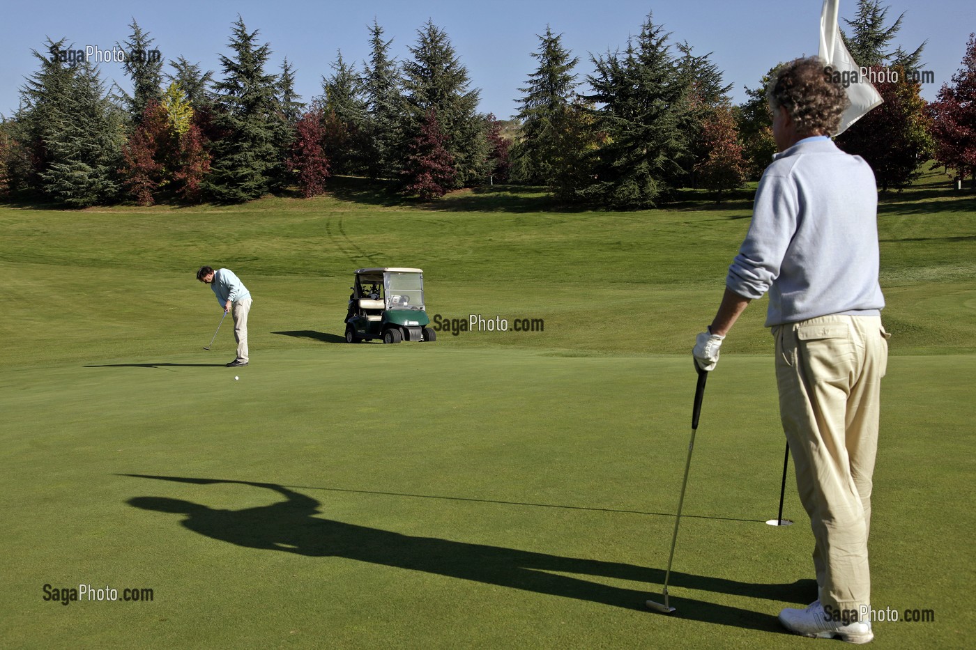 JOUEURS SUR LE PARCOURS, GOLF PARC ARBORETUM DE NANTILLY, CREATION DE ROBERT HERSANT, LA CHAUSSEE D'IVRY, EURE-ET-LOIR (28), FRANCE 