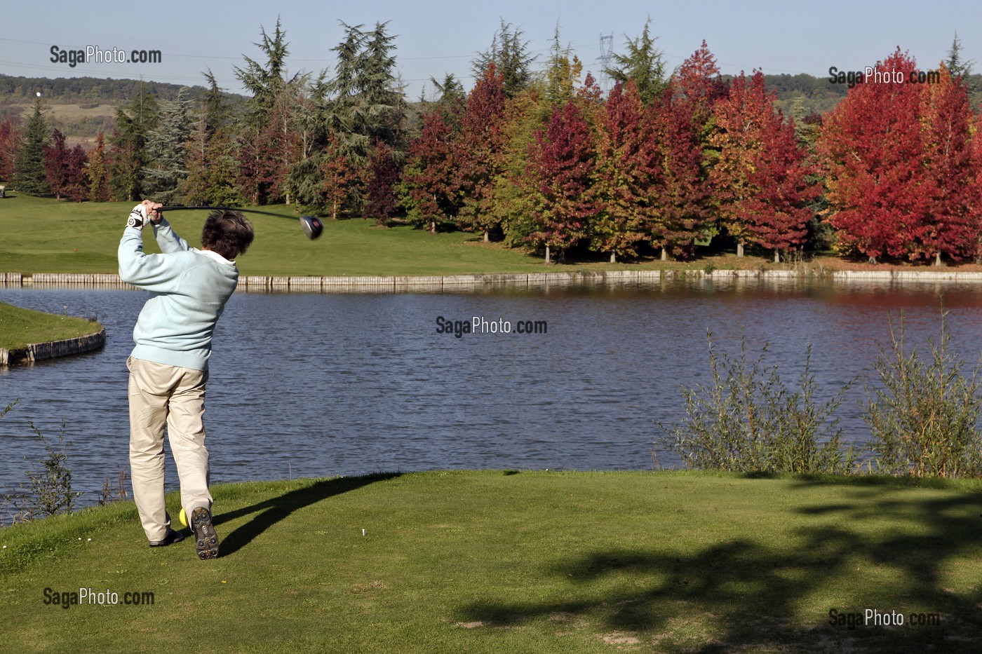 JOUEURS SUR LE PARCOURS, GOLF PARC ARBORETUM DE NANTILLY, CREATION DE ROBERT HERSANT, LA CHAUSSEE D'IVRY, EURE-ET-LOIR (28), FRANCE 