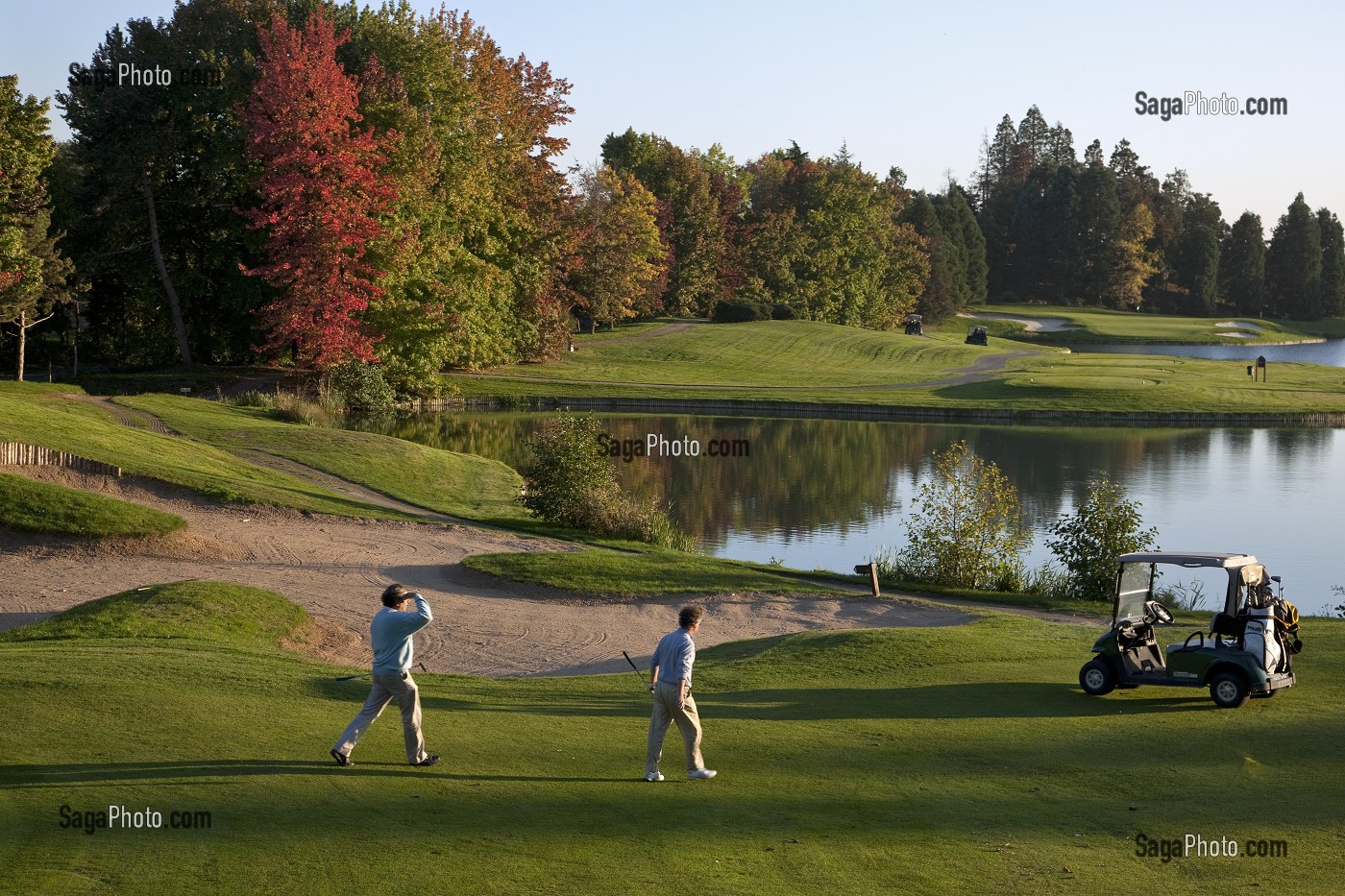 JOUEURS SUR LE PARCOURS, GOLF PARC ARBORETUM DE NANTILLY, CREATION DE ROBERT HERSANT, LA CHAUSSEE D'IVRY, EURE-ET-LOIR (28), FRANCE 
