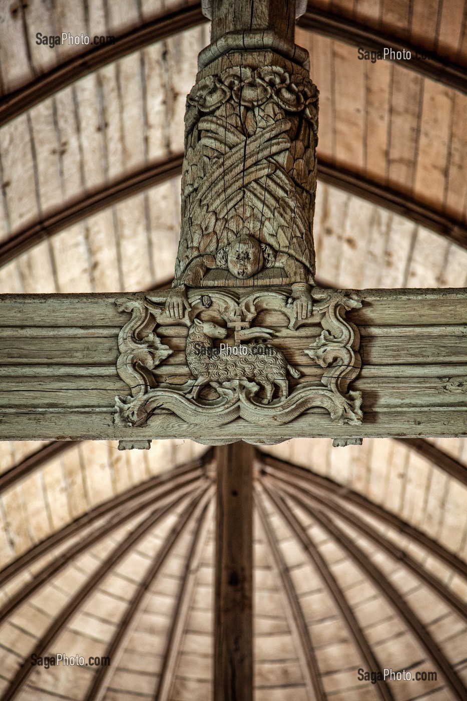 BAS-RELIEF REPRESENTANT UN MOUTON, SCULPTURE DES POUTRES EN BOIS DE LA CHARPENTE, CHATEAU DE CHATEAUDUN, EURE-ET-LOIR (28), FRANCE 