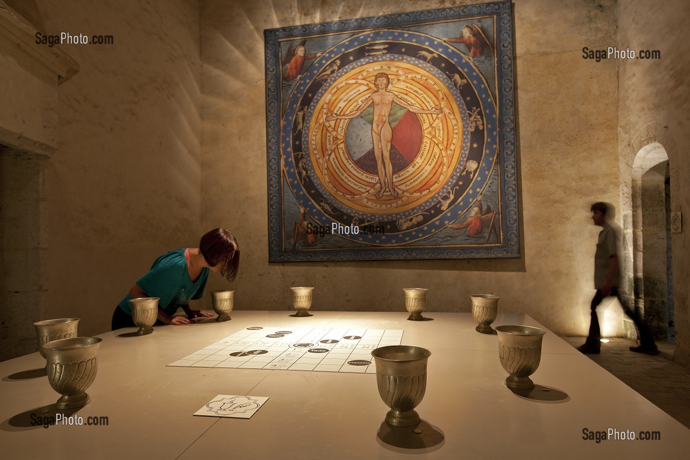 PRESENTATION DES ODEURS ET SENTEURS UTILISEES DANS LA GASTRONOMIE MEDIEVALE, EXPOSITION PERMANENTE SUR LA CUISINE MEDIEVALE AU SOUS-SOL DE L'AILE DUNOIS, CHATEAU DE CHATEAUDUN, EURE-ET-LOIR (28), FRANCE 
