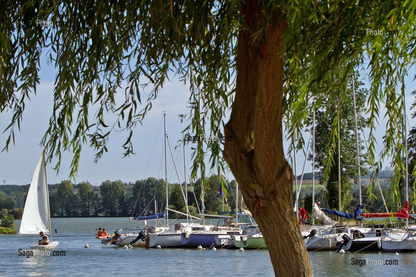 PORT DU CENTRE NAUTIQUE, MEZIERES-ECLUIZELLES, EURE-ET-LOIR, FRANCE 