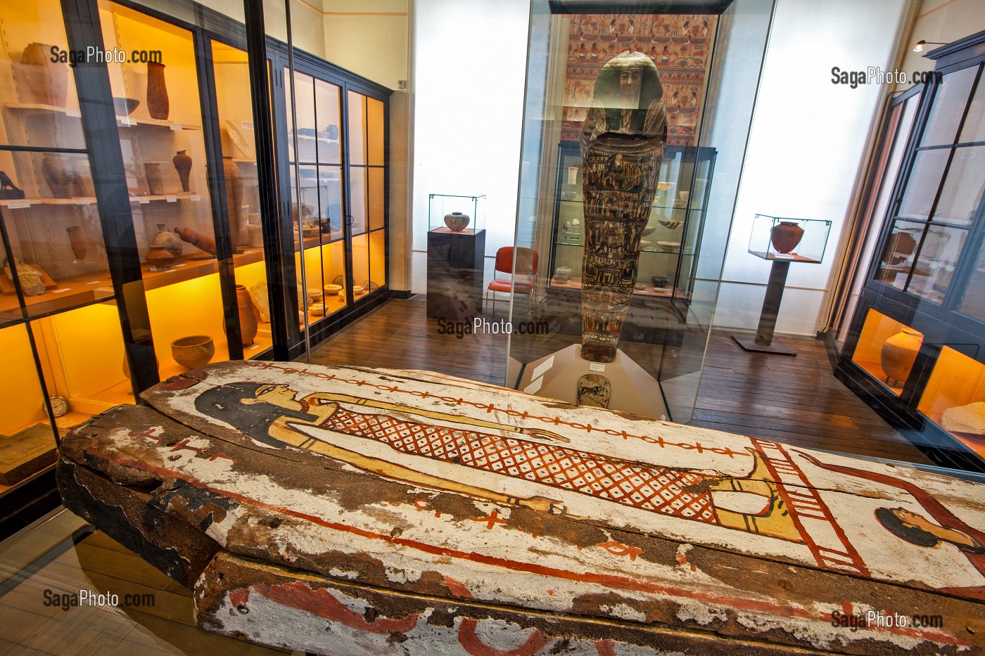 SARCOPHAGES DANS LA SALLE CONSACREE A L'ART EGYPTIEN, MUSEE DES BEAUX-ARTS ET D'HISTOIRE NATURELLE DE CHATEAUDUN, EURE-ET-LOIR (28), FRANCE 