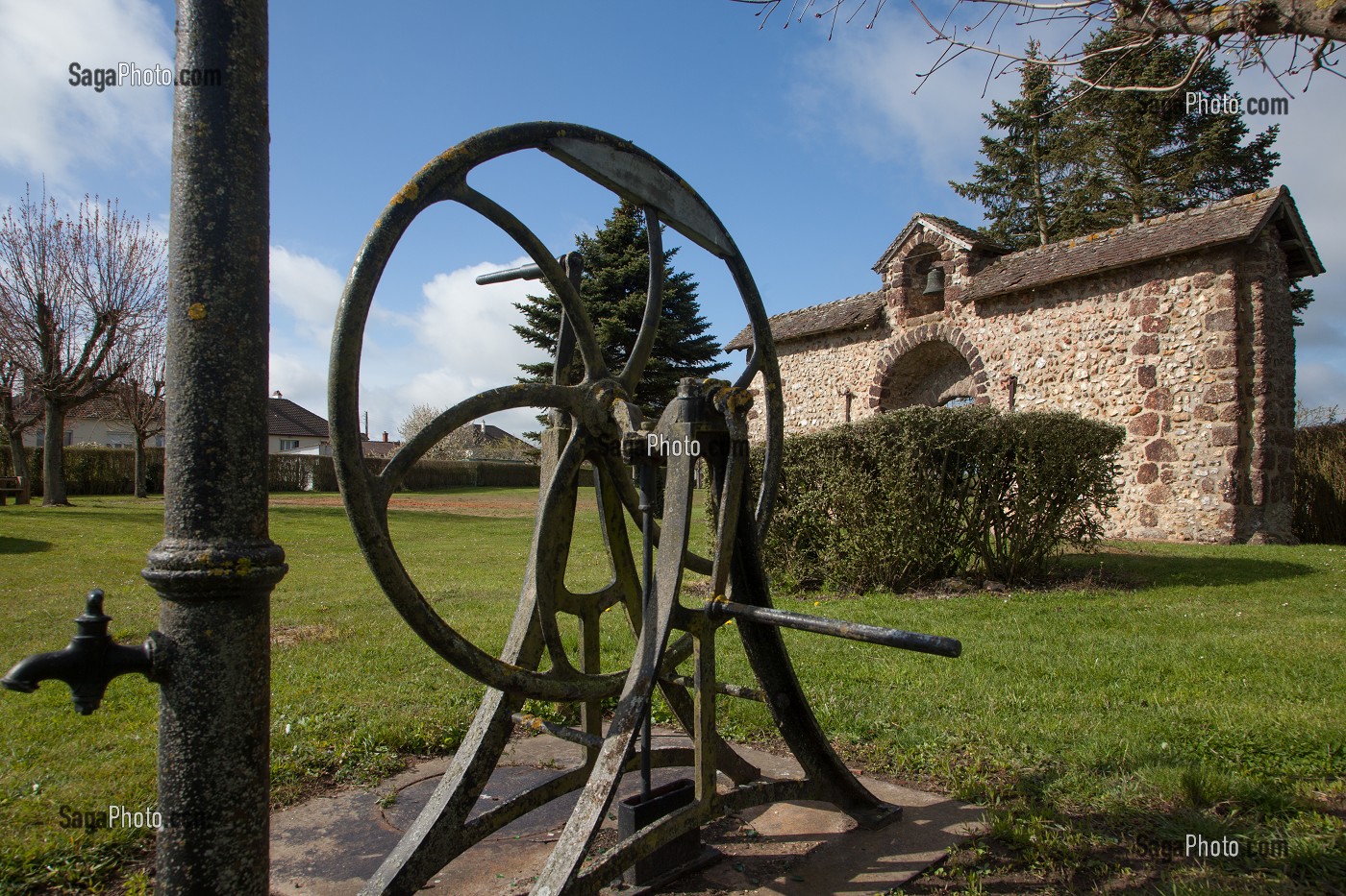 PARC ET JARDIN COMMUNAL DU VILLAGE DE THIMERT-GATELLES, EURE-ET-LOIR (28), CENTRE, FRANCE 