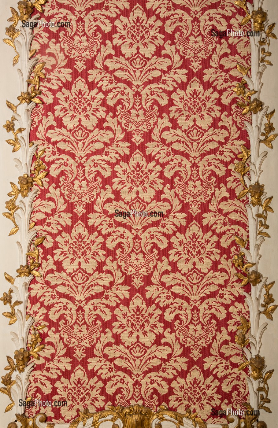 DETAIL DES MOULURES ET TAPISSERIES DU GRAND SALON, CHATEAU DE MAINTENON, EURE-ET-LOIR (28), FRANCE 