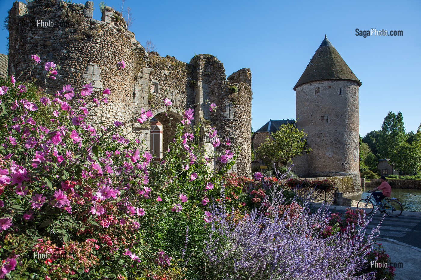 TOUR ET FORTIFICATION DE LA CITE MEDIEVALE DE BONNEVAL, SURNOMMEE LA PETITE VENISE DE LA BEAUCE, EURE-ET-LOIR (28), FRANCE 