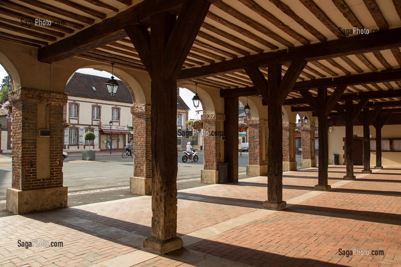 LES HALLES COUVERTES DE LA MAIRIE DE LA FERTE-VIDAME, EURE-ET-LOIR (28), FRANCE 
