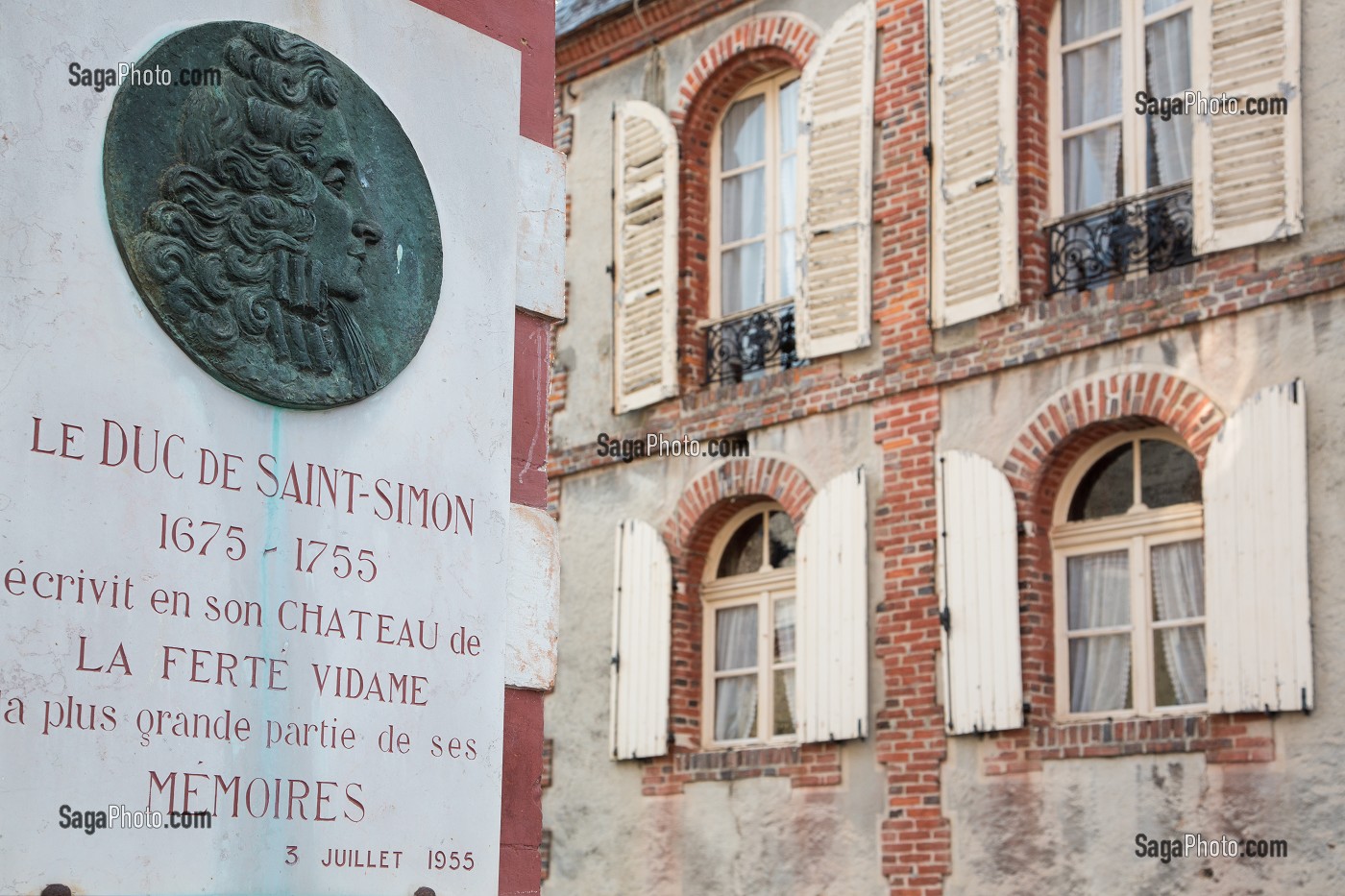 MEDAILLON DU DUC DE SAINT-SIMON (1675-1755), ECRIVAIN AUTEUR DE MEMOIRES, LA FERTE-VIDAME, EURE-ET-LOIR (28), FRANCE 