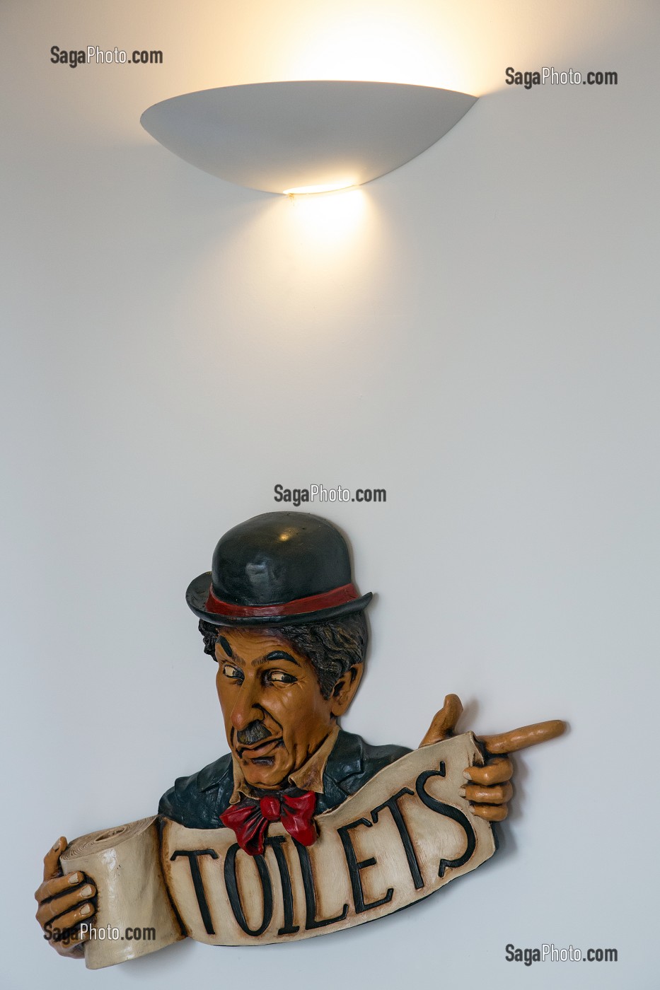 DIRECTION LES TOILETTES, HOTEL L'EPI, EPERNON, EURE-ET-LOIR (28), EPERNON 