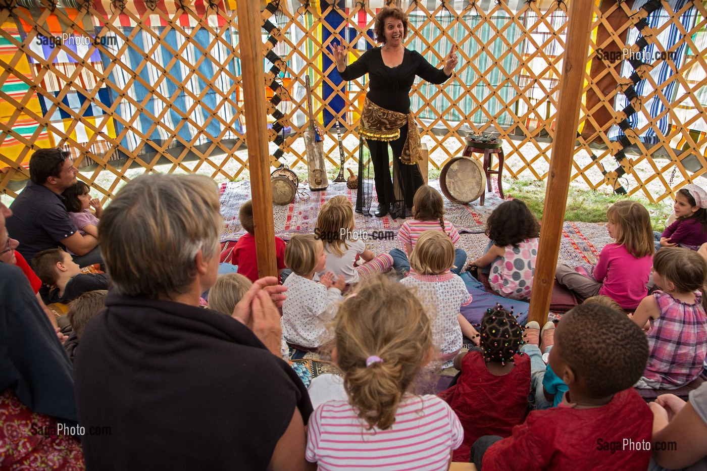 SPECTACLE POUR ENFANTS, LES HISTOIRES ET CONTES DE LA YOURTE, FETES DES LIVRES, DOMAINE DE SAINT-SIMON, LA FERTE-VIDAME, EURE-ET-LOIR (28), FRANCE 