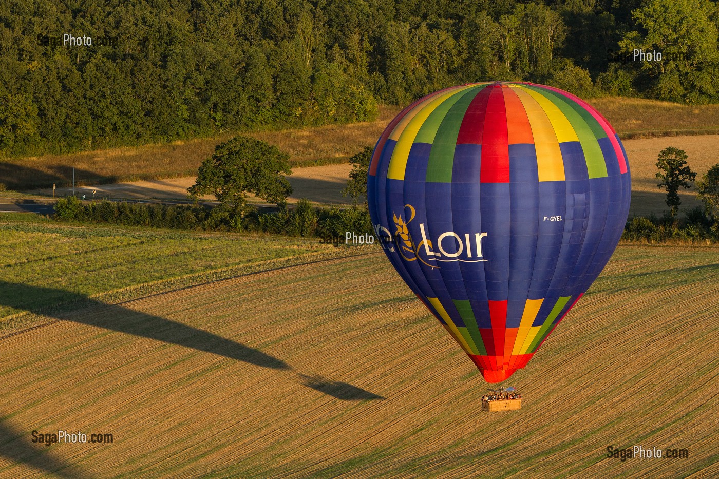 VOL EN MONTGOLFIERE AU DESSUS DE LA VALLEE DE L’EURE, EURE-ET-LOIR (28), FRANCE 