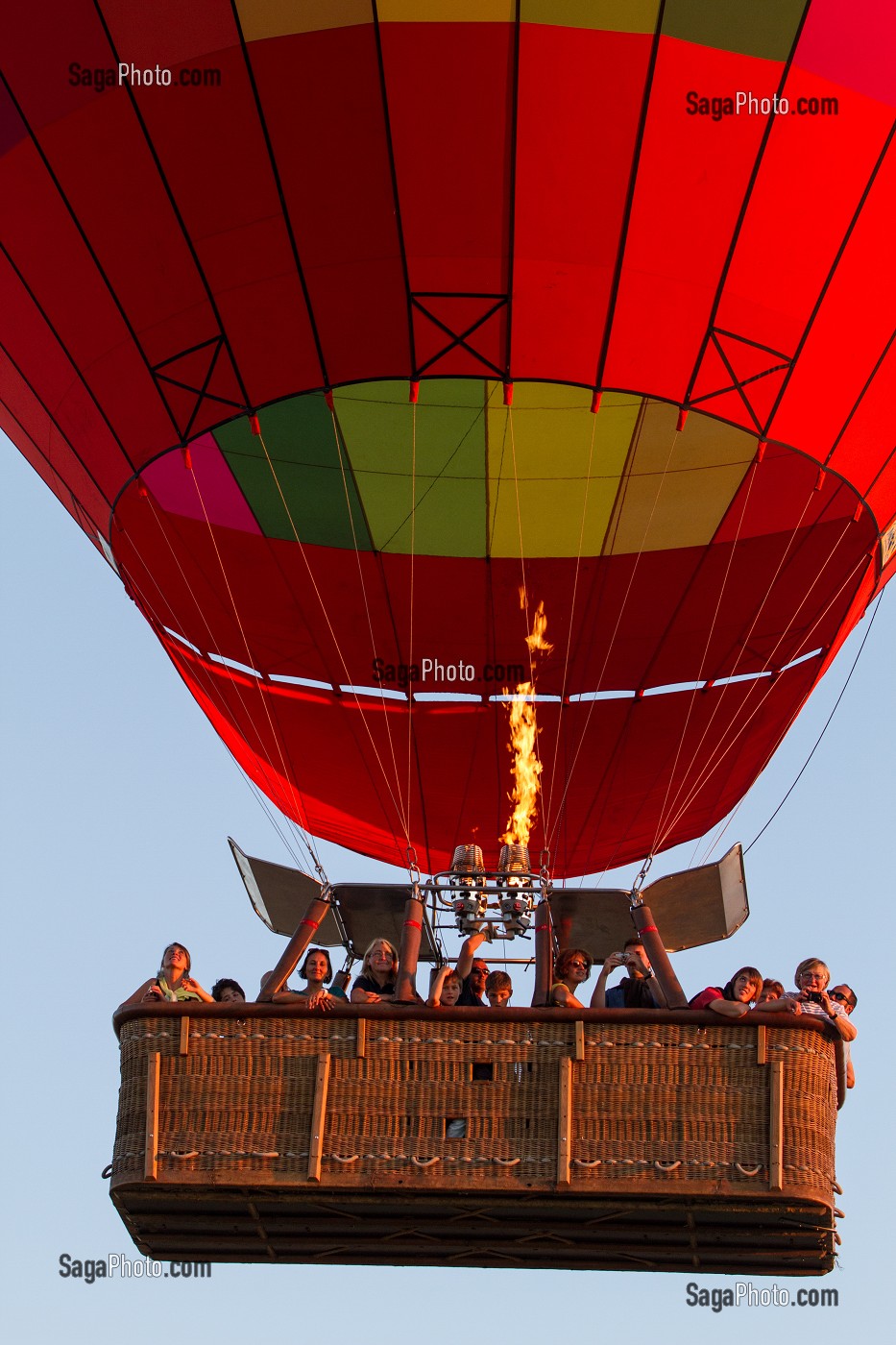 VOL EN MONTGOLFIERE AU DESSUS DE LA VALLEE DE L’EURE, EURE-ET-LOIR (28), FRANCE 