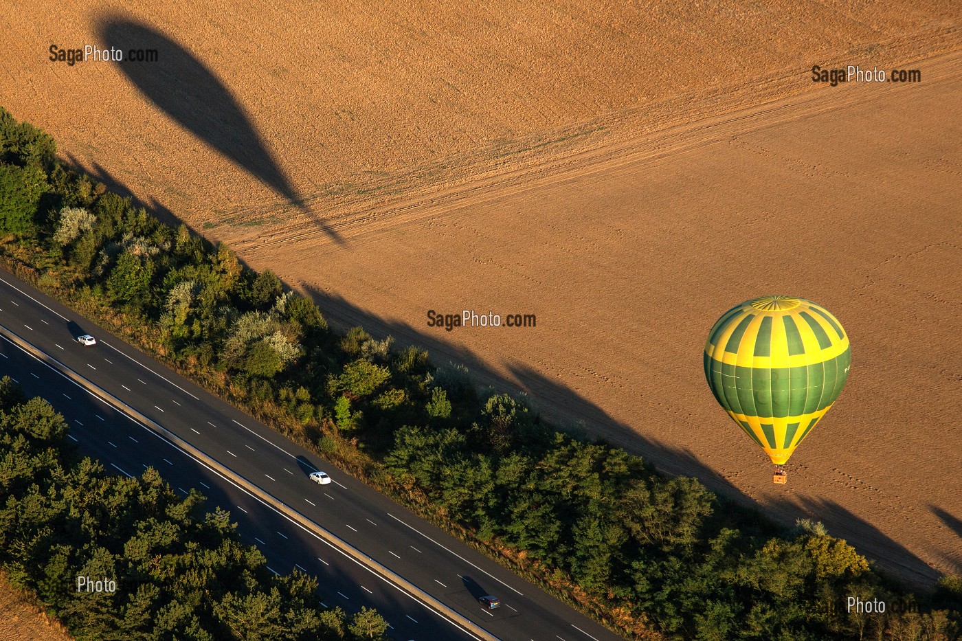 VOL EN MONTGOLFIERE AU DESSUS DE LA VALLEE DE L’EURE, EURE-ET-LOIR (28), FRANCE 