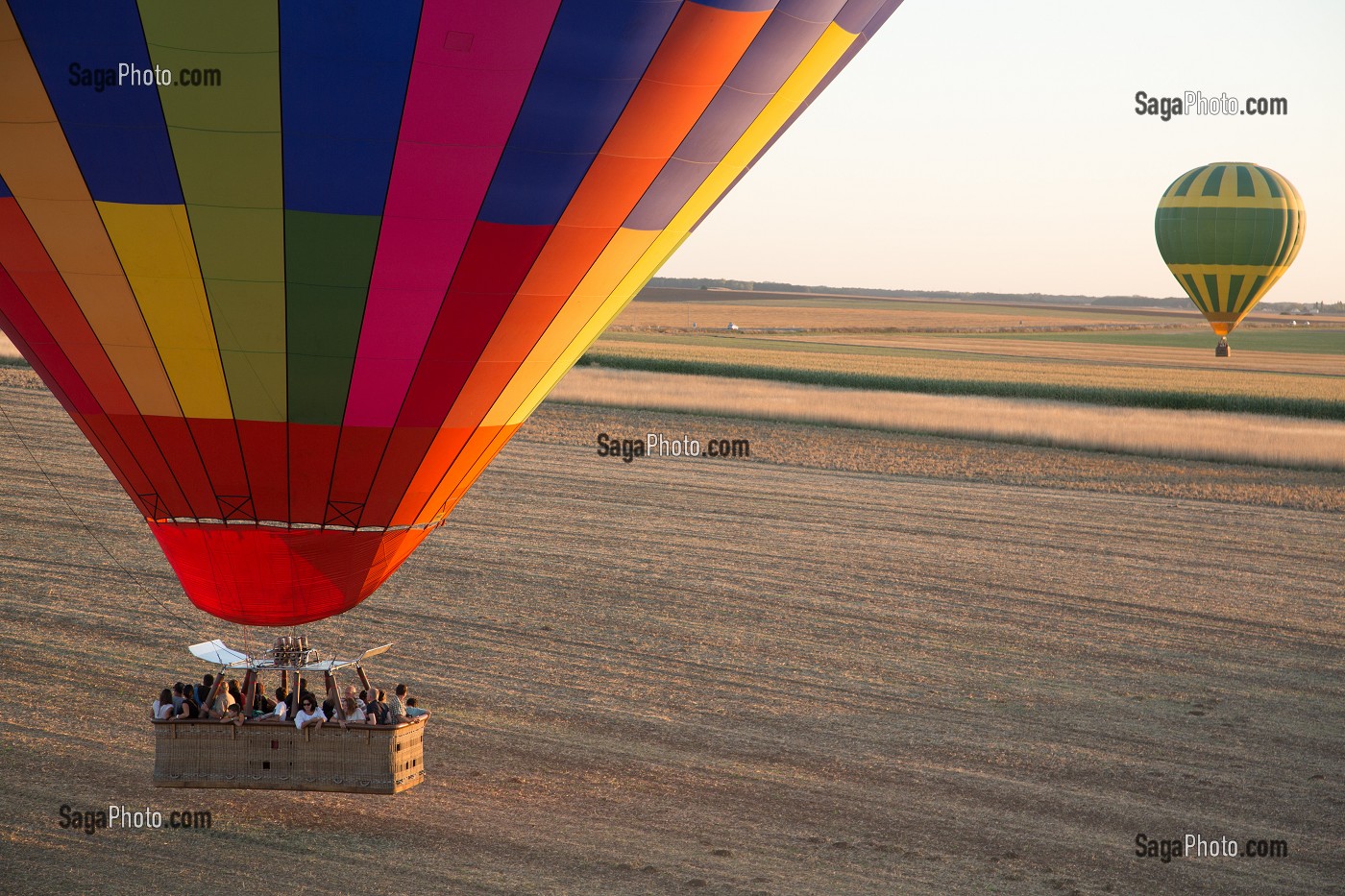 VOL EN MONTGOLFIERE AU DESSUS DE LA VALLEE DE L’EURE, EURE-ET-LOIR (28), FRANCE 