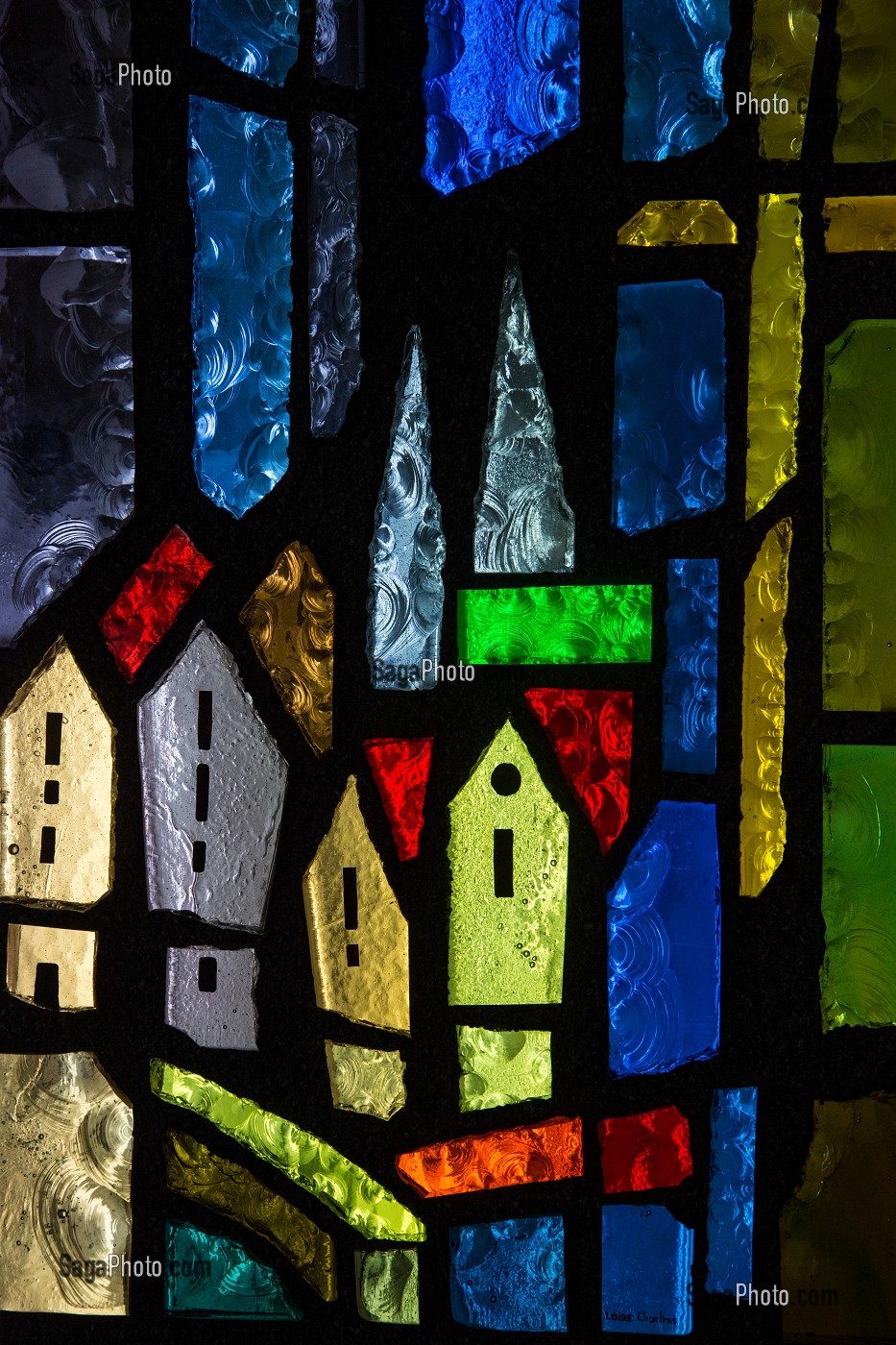 VITRAUX COLORES REPRESENTANT LA VILLE, LA GALERIE DU VITRAIL DES ATELIERS LOIRE PRES DE LA CATHEDRALE, CHARTRES, EURE-ET-LOIR (28), FRANCE 
