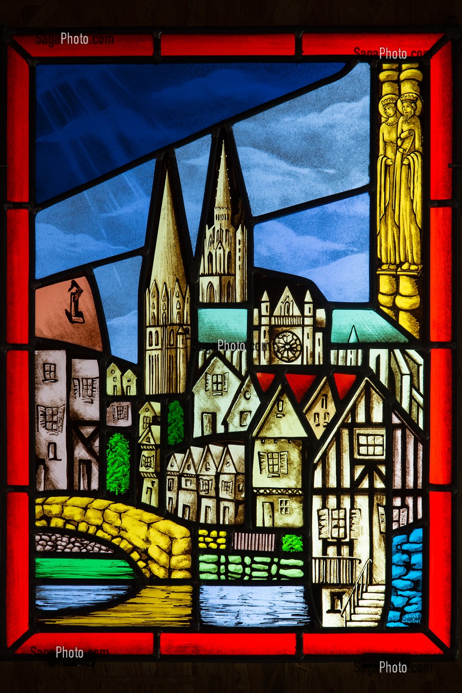 VITRAUX COLORES REPRESENTANT LA VILLE, LA GALERIE DU VITRAIL DES ATELIERS LOIRE PRES DE LA CATHEDRALE, CHARTRES, EURE-ET-LOIR (28), FRANCE 