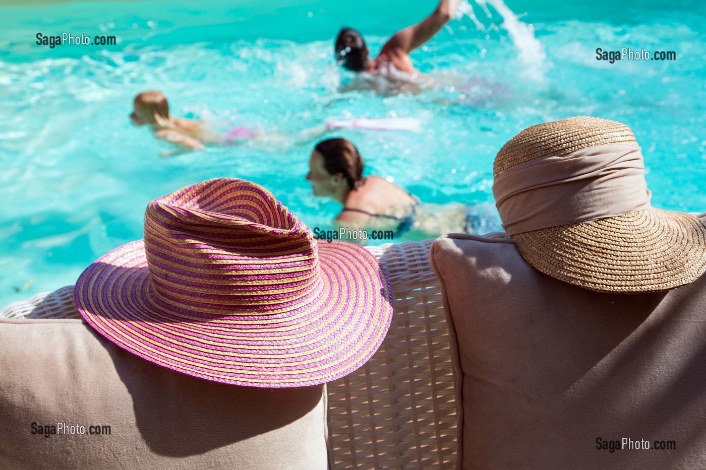 PISCINE DE LA MAISON D'HOTES DE CHARME 'LA BERGERIE', CHAMBRES D'HOTES DE MADAME MARTINE LAFONT, HOUX, EURE-ET-LOIR (28), FRANCE 