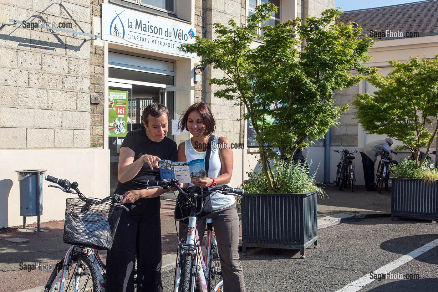 MAISON DU VELO, BOUTIQUE DE LOCATION DE VELOS A LA SORTIE DE LA GARE, CHARTRES, EURE-ET-LOIR (28), FRANCE 