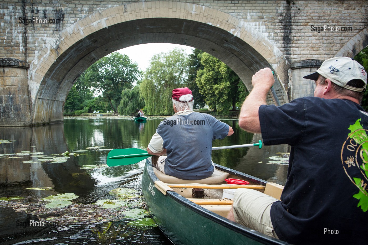 PROMENADE EN BARQUE SUR LE LOIR, ACTIVITE PROPOSEE PAR LA MAISON D'HOTES LA PLACE SAINT-MARTIN, MARBOUE, EURE-ET-LOIR (28), FRANCE 