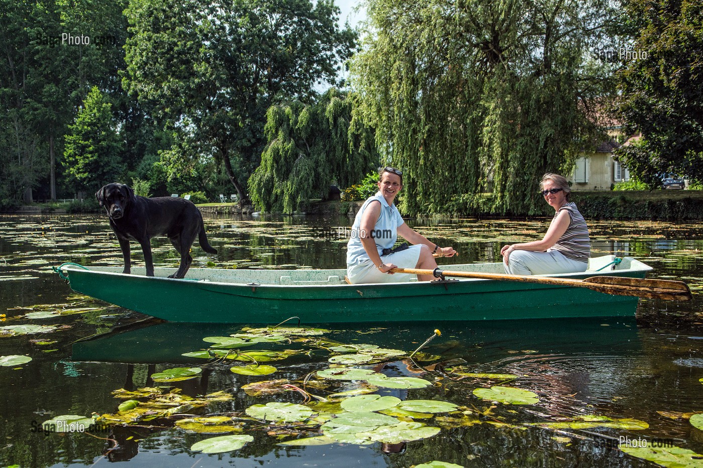 PROMENADE EN BARQUE SUR LE LOIR, ACTIVITE PROPOSEE PAR LA MAISON D'HOTES LA PLACE SAINT-MARTIN, MARBOUE, EURE-ET-LOIR (28), FRANCE 