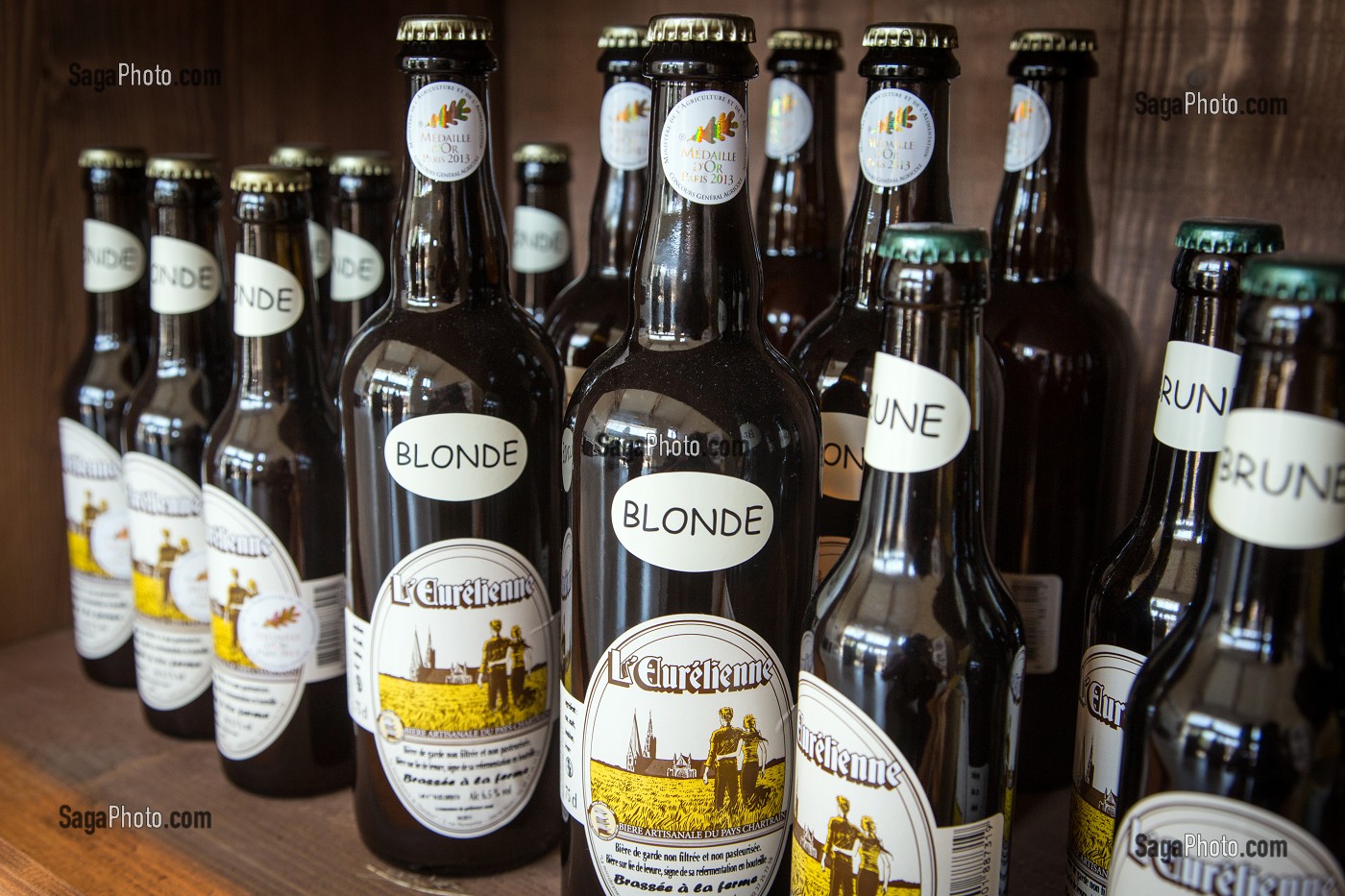 L'EURELIENNE, BIERE ARTISANALE DU PAYS CHARTRAIN, PRODUITS ALIMENTAIRES LABELLISES TERRES D'EURE-ET-LOIR, ETAL DE LA BOUTIQUE 'LE MARCHE GOURMAND DE MAITRE COCHON', AUBERGE GRAND'MAISON, MEAUCE, EURE-ET-LOIR (28), FRANCE 