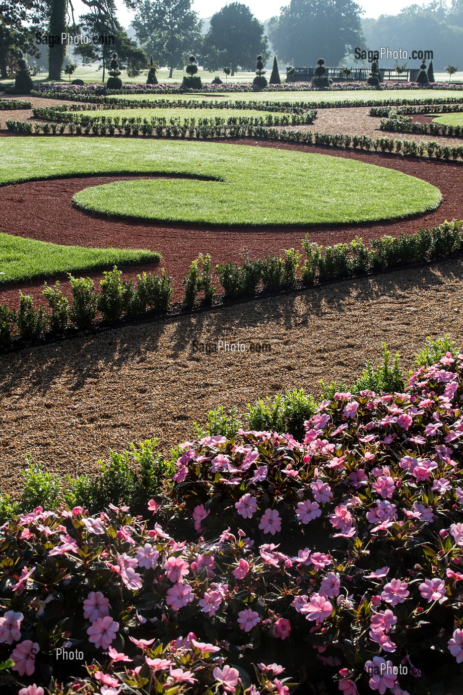 JARDINS A LA FRANCAISE DESSINES SUIVANT LES PLANS D'ANDRE LE NOTRE JARDINIER DU ROI LOUIS XIV, CHATEAU DE MAINTENON, EURE-ET-LOIR (28), FRANCE 