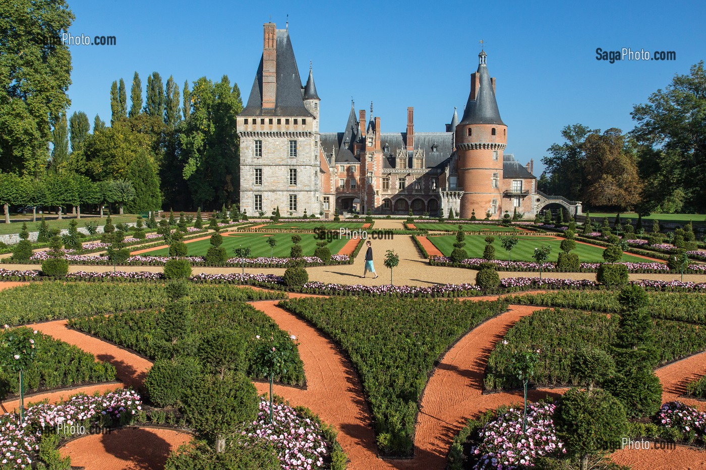 JARDINS A LA FRANCAISE DESSINES SUIVANT LES PLANS D'ANDRE LE NOTRE JARDINIER DU ROI LOUIS XIV, CHATEAU DE MAINTENON, EURE-ET-LOIR (28), FRANCE 