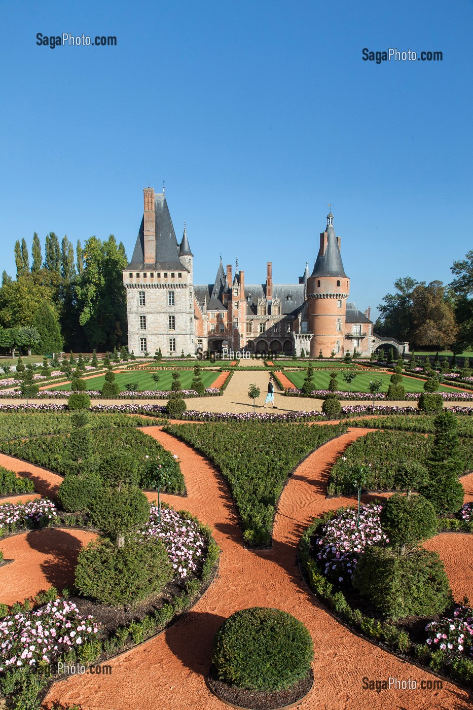 JARDINS A LA FRANCAISE DESSINES SUIVANT LES PLANS D'ANDRE LE NOTRE JARDINIER DU ROI LOUIS XIV, CHATEAU DE MAINTENON, EURE-ET-LOIR (28), FRANCE 