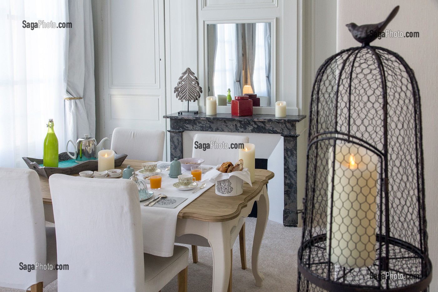 PETIT DEJEUNER, CHAMBRE D'HOTE 'AILLEURS’ AMENAGEE DANS L’ANCIEN EVECHE DE CHARTRES, EURE-ET-LOIR (28), FRANCE 