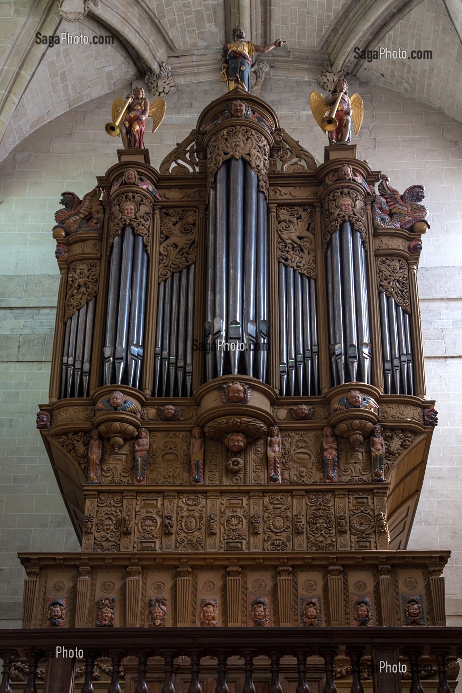 L'ORGUE DE L'EGLISE SAINT-PIERRE SCULPTE PAR LE MENUISIER TOUSSAINT FORTIER, 1614, PLACE METEZEAU, DREUX, EURE-ET-LOIR (28), FRANCE 