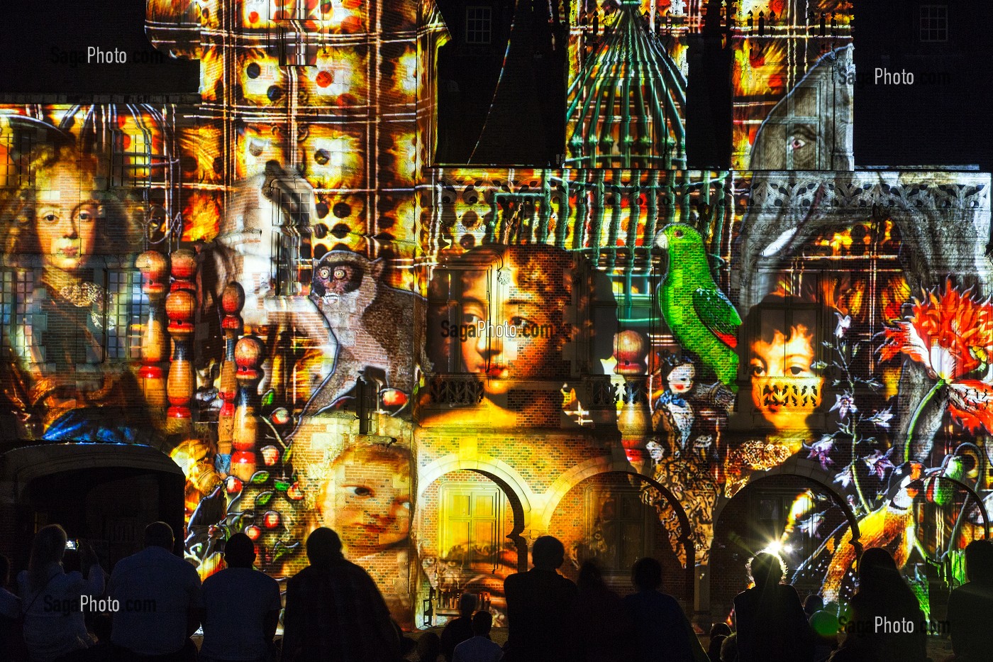 SPECTACLE SONS ET LUMIERE 'MADAME DE MAINTENON OU L'OMBRE DU SOLEIL', EVOQUANT L'HISTOIRE DE L'EPOUSE SECRETE DU ROI LOUIS XIV, SCENOGRAPHIE DE XAVIER DE RICHEMOND, CHATEAU DE MAINTENON, EURE-ET-LOIR (28), FRANCE 