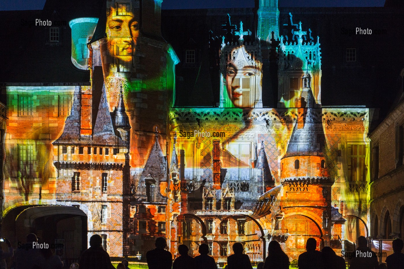 SPECTACLE SONS ET LUMIERE 'MADAME DE MAINTENON OU L'OMBRE DU SOLEIL', EVOQUANT L'HISTOIRE DE L'EPOUSE SECRETE DU ROI LOUIS XIV, SCENOGRAPHIE DE XAVIER DE RICHEMOND, CHATEAU DE MAINTENON, EURE-ET-LOIR (28), FRANCE 