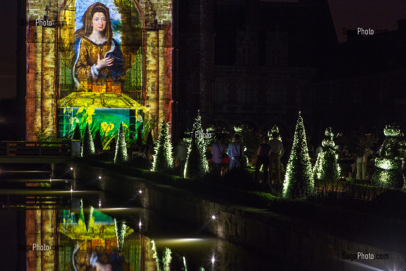 ILLUMINATION DES JARDINS A LA FRANCAISE D'ANDRE LE NOTRE ET SPECTACLE SONS ET LUMIERE, CHATEAU DE MAINTENON, EURE-ET-LOIR (28), FRANCE 