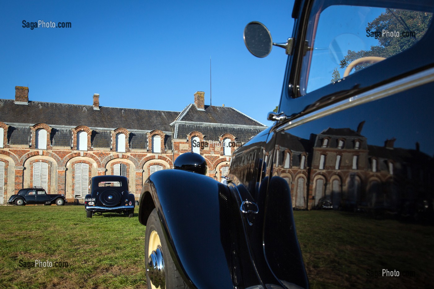 80 ANS DE LA TRACTION AVANT CITROEN, VOITURE DE LEGENDE DANS LE PARC DU CHATEAU SAINT-SIMON, LA FERTE-VIDAME, EURE-ET-LOIR (28), FRANCE 