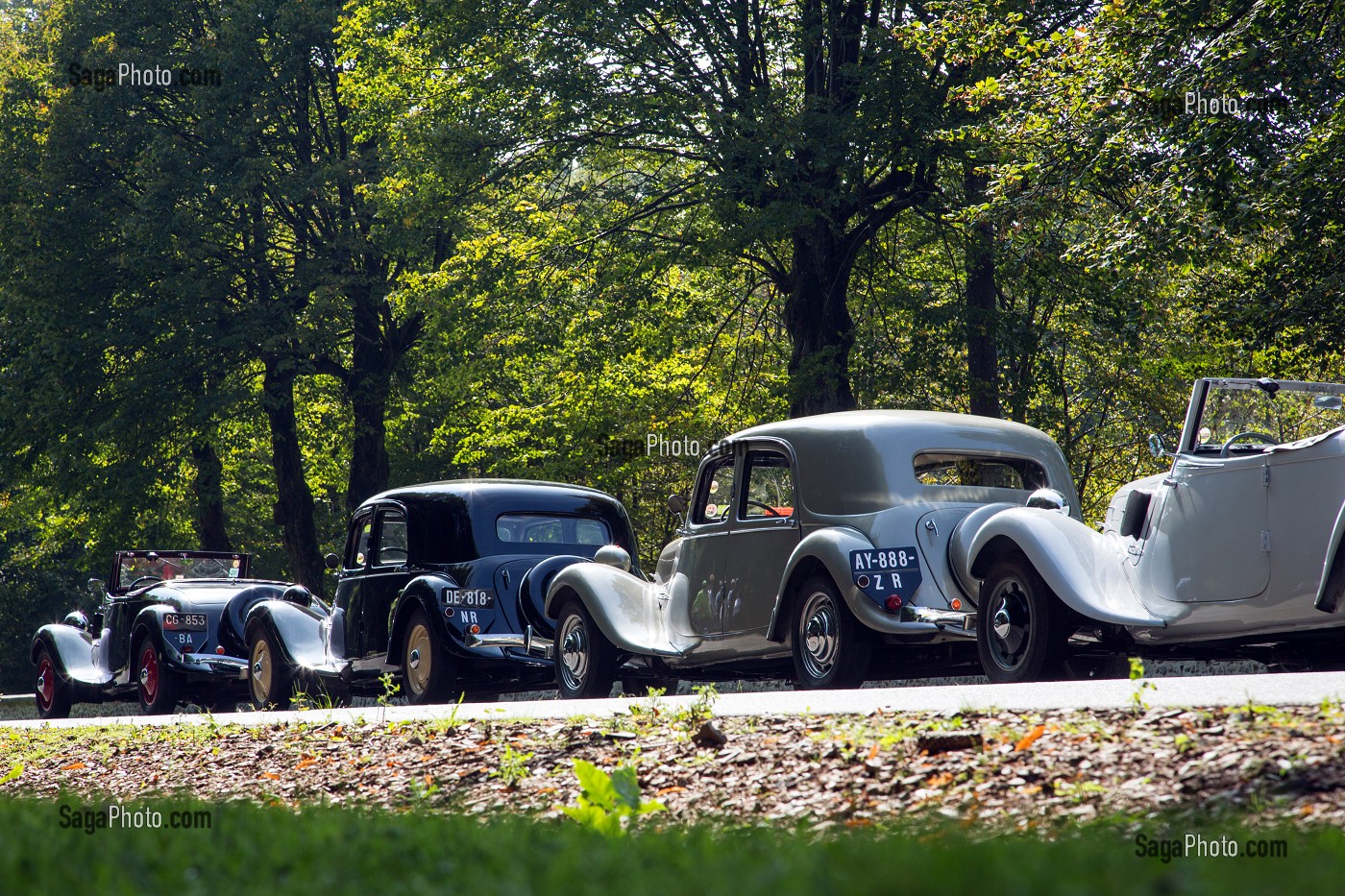 DEFILE DE VOITURES DE COLLECTION, 80 ANS DE LA TRACTION, VOITURE DE LEGENDE DANS LA VILLE DE LA FERTE-VIDAME, EURE-ET-LOIR (28), FRANCE 