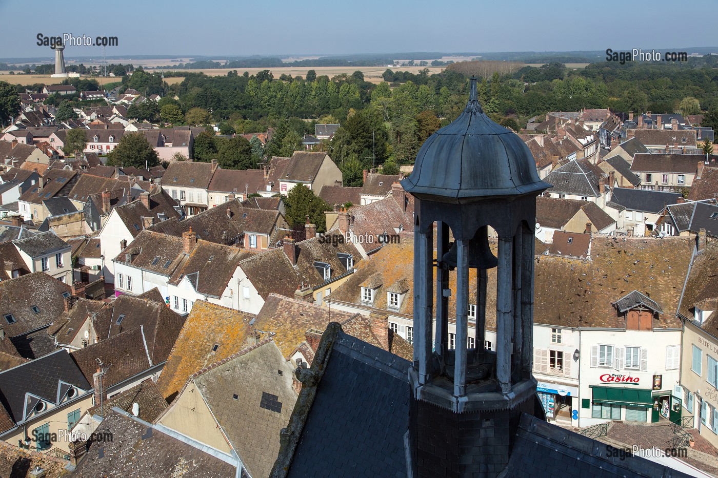 LES TOITS DU VILLAGE VU DU CLOCHER DE L'EGLISE A ILLIERS-COMBRAY, VILLAGE D'ENFANCE DE MARCEL PROUST DECRIT DANS SON OUVRAGE 'A LA RECHERCHE DU TEMPS PERDU', EURE-ET-LOIR (28), FRANCE 