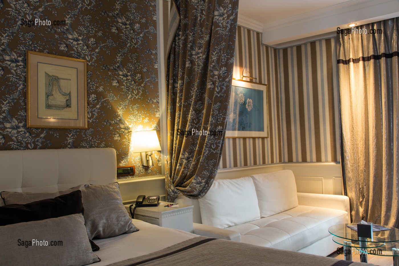 CHAMBRE DE L'HOTEL DU GRAND MONARQUE, CHARTRES, EURE-ET-LOIR (28), FRANCE 