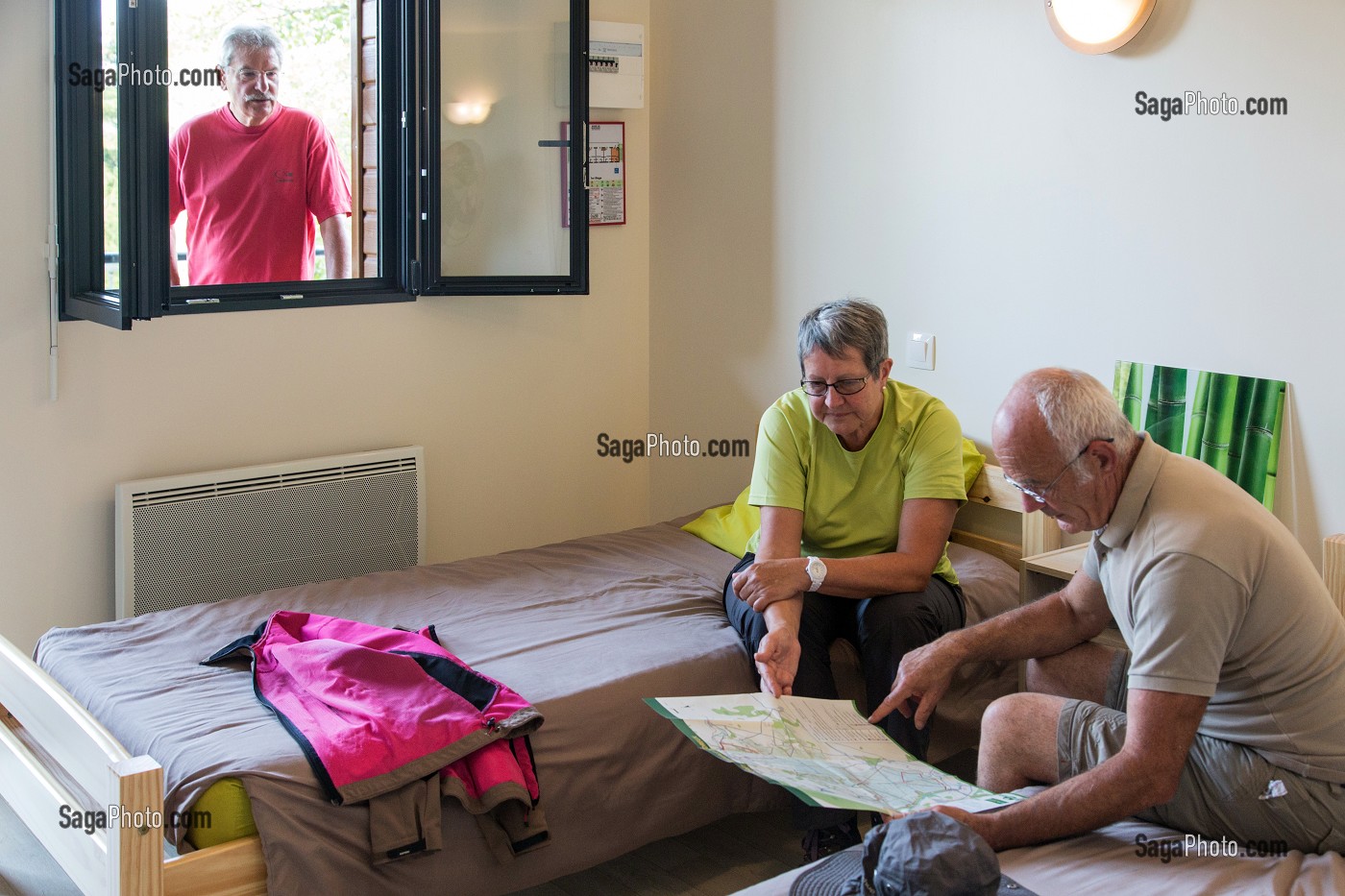 RANDONNEURS DANS LE GITE COMMUNAL DE GROUPE DU VILLAGE DE BONCOURT, EURE-ET-LOIR (28), FRANCE 