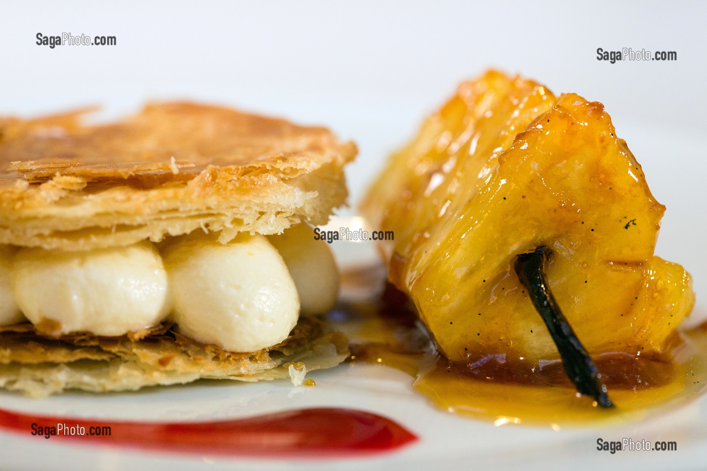 MILLEFEUILLE VANILLE ET ANANAS ROTI, CUISINE DE MARCHE AVEC LE CHEF ETOILE  LAURENT CLEMENT, 11, COURS GABRIEL, CHARTRES (28) EURE-ET-LOIR, FRANCE 