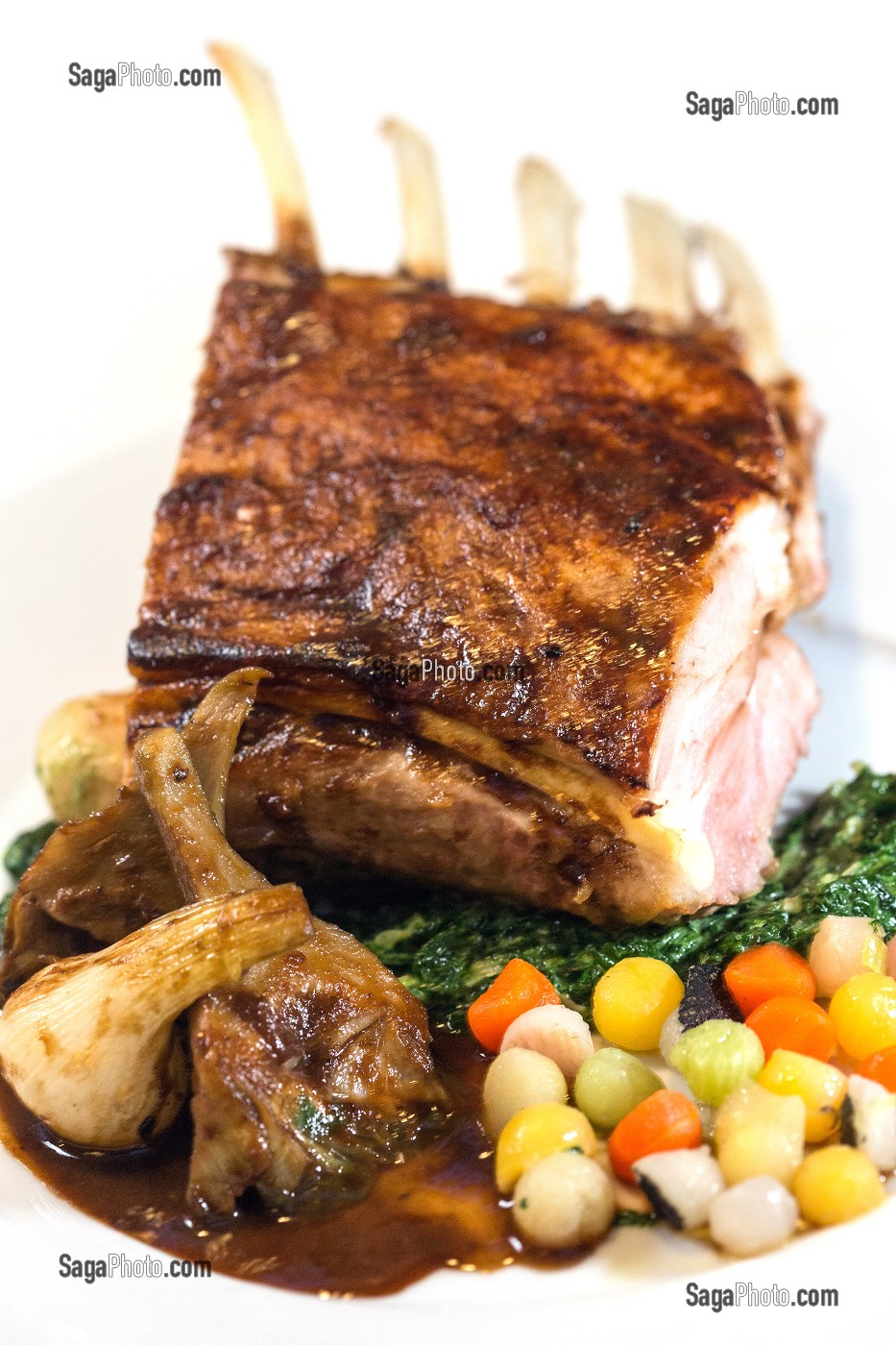 CARRE D'AGNEAU AUX CITRONS CONFITS ET EPICE TANDOORI, CUISINE DE MARCHE AVEC LE CHEF ETOILE  LAURENT CLEMENT, 11, COURS GABRIEL, CHARTRES (28) EURE-ET-LOIR, FRANCE 